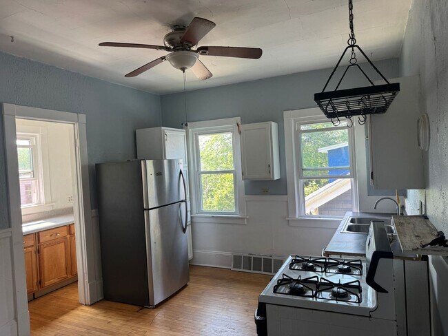 3071-3071 S Wentworth Ave Unit Upper Apt