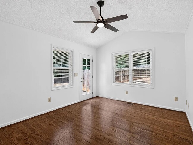 8 Wedgewater Ct