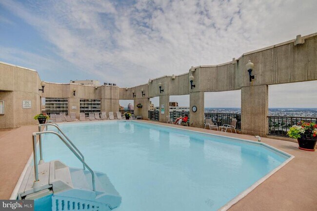 Photo - 2020 Walnut St Unit 25M