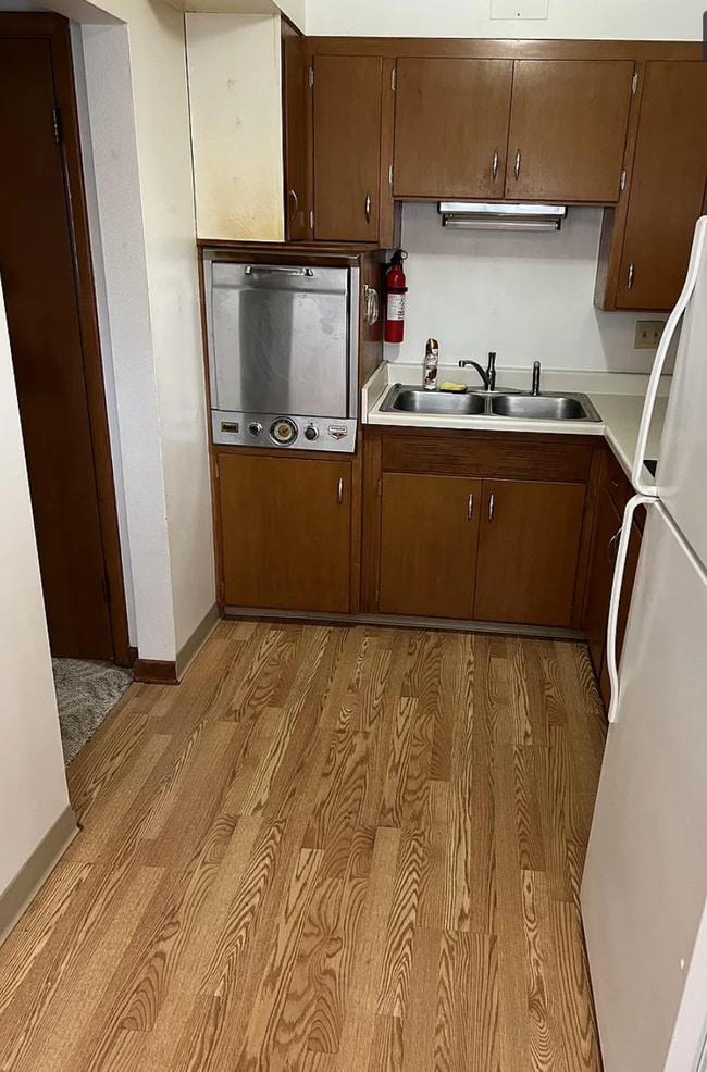 Kitchen - 1617 A Ave NE Unit C