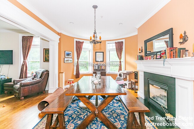 Photo - 1803 Beacon St