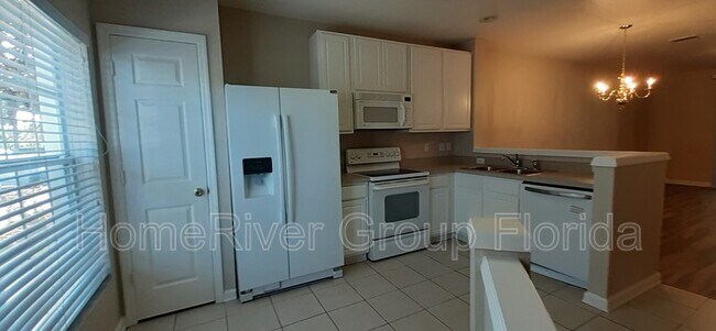 Photo - 800 Shropshire Loop