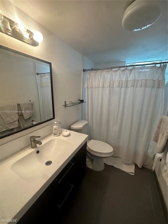 Photo - 2 br, 2 bath Condo - 9501 E Bay Harbor Dr ... Unidad Apt 5A