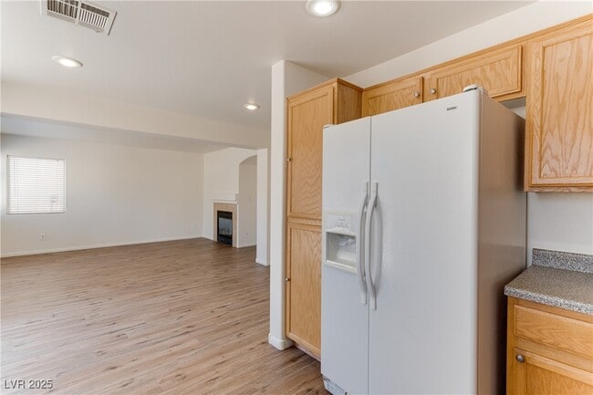 Building Photo - 11032 African Sunset St