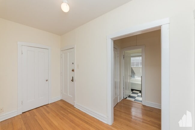 Photo - 1829 W Foster Ave