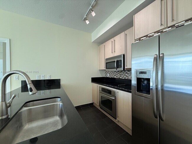 Photo - 79 SW 12th St Unidad 2404-S