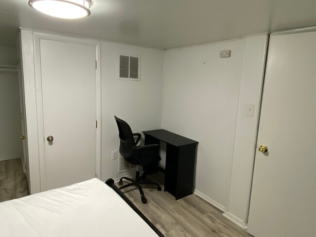 Bedroom Room Desk - 2908 Collins Ave