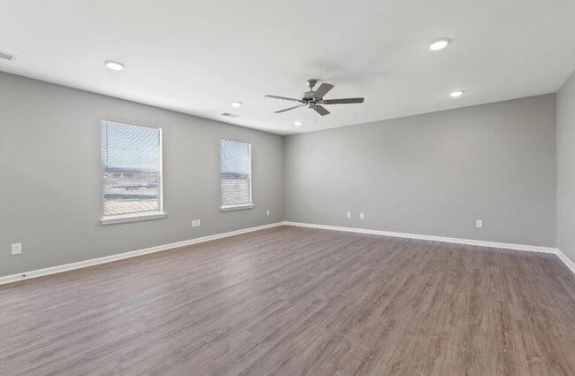 Photo - 305 Krauss Dr