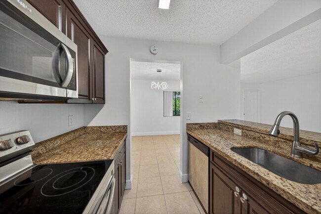 Photo - 913 Meadows Cir