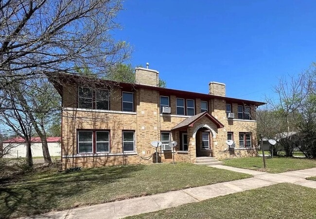 Building Photo - 216 W Oak Ave Unit 216 W. Oak #4