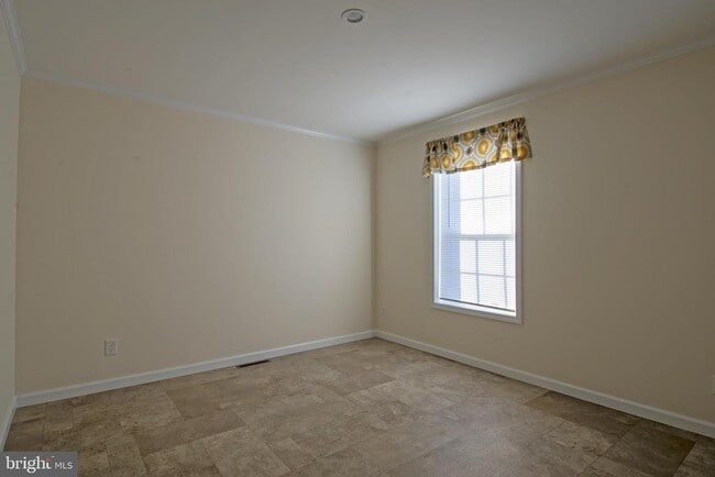 Photo - 86 Longbow Ln