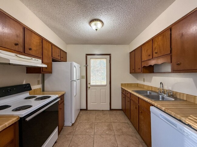 Photo - Well maintained 2 bedroom 1 bath duplex ~ lawn care, pest control & trash included!