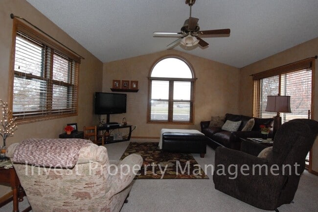 Photo - 21704 Rouillard Blvd