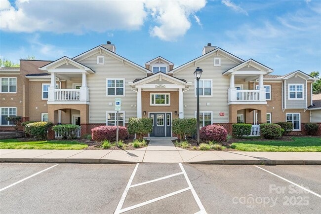 Building Photo - 16423 Golden River Ln