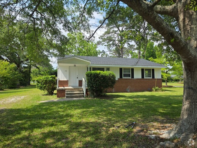 Building Photo - 3 Bedroom, 1 bath House with large yard
