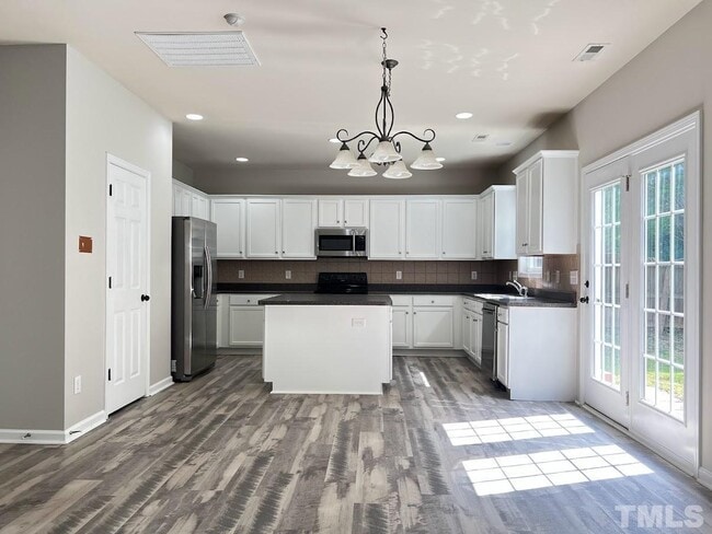 Photo - 5 Bedroom 3 Bath Single Family Fenced Yard for Rent - Apex
