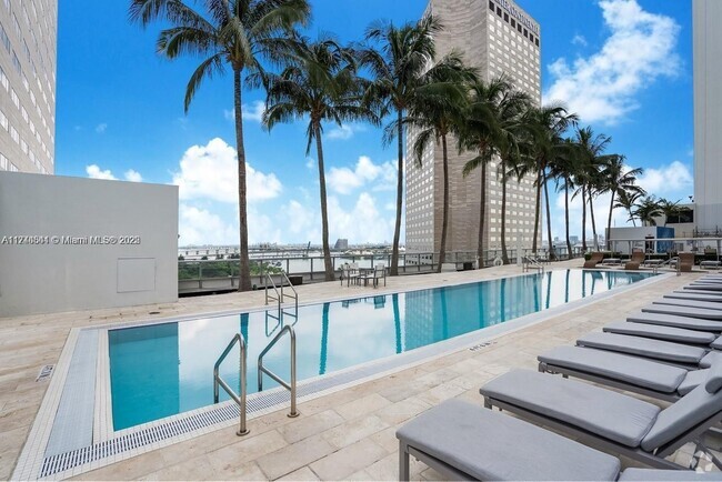 Building Photo - 335 S Biscayne Blvd Unit 1106 Rental