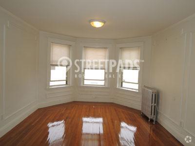 Building Photo - 2 bedroom in Malden MA 02148 Rental