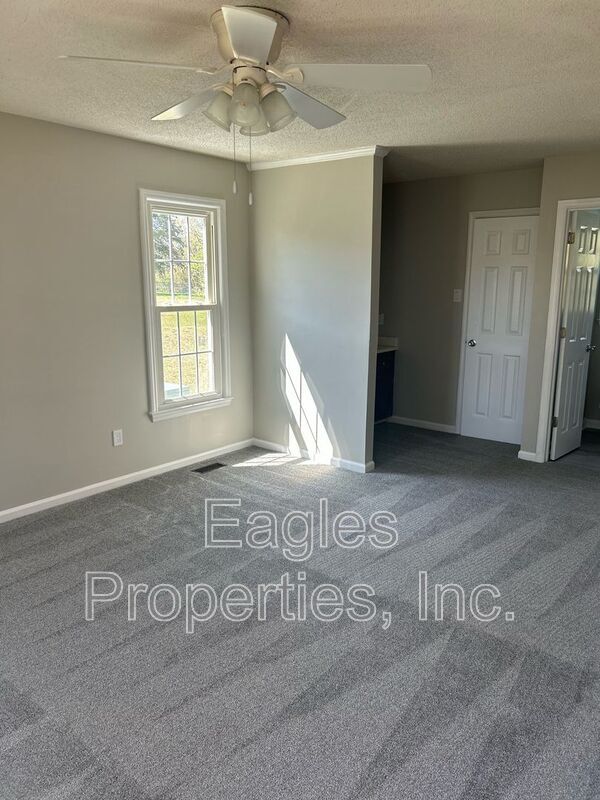 Photo - 129 Kelly Ct