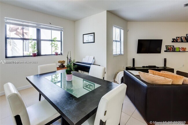 Photo - 10600 NW 88th St Unidad 217