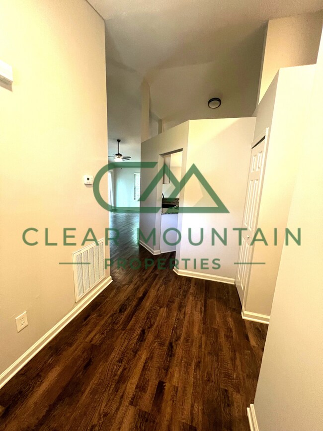 Photo - WINTER IS COMING! REDUCED RENT - $1799 Unit 6 SF