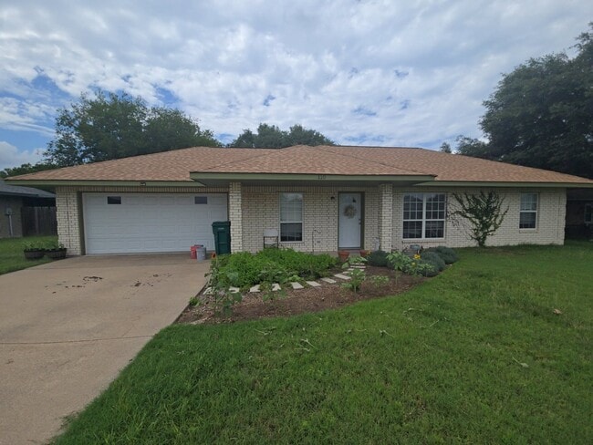 Building Photo - 110 Silver Fox