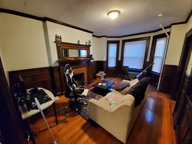 Photo - 533 Newbury St Unit 1