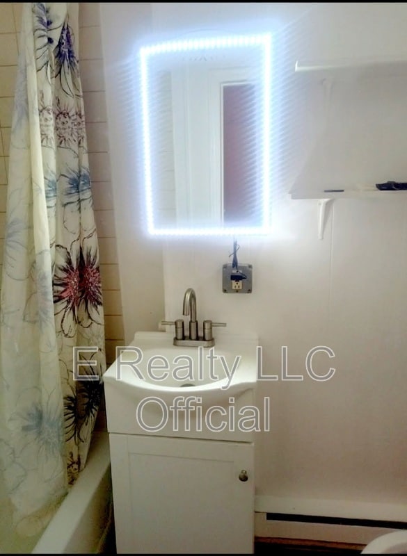 Photo - 623 N 64th St