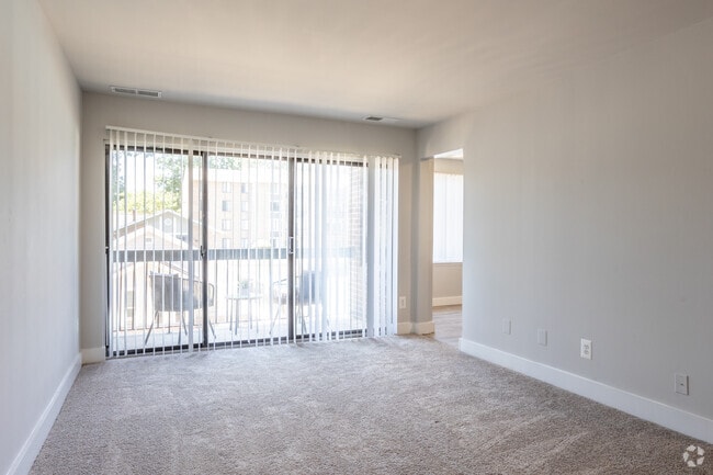 2BR, 2BA - 998SF