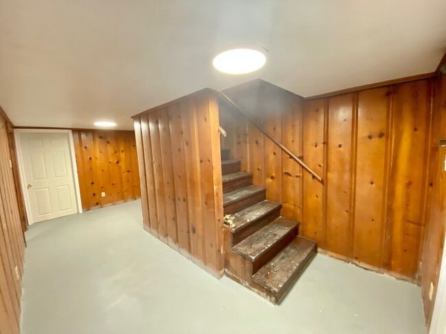 1103 Ave B