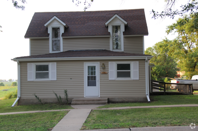 Building Photo - 201 W Dewey St Rental