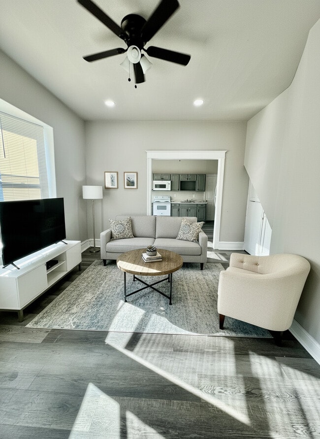 Building Photo - 4818 N 13th St Unit 1