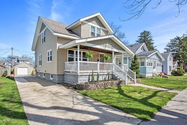 Photo - 45 E 21st St
