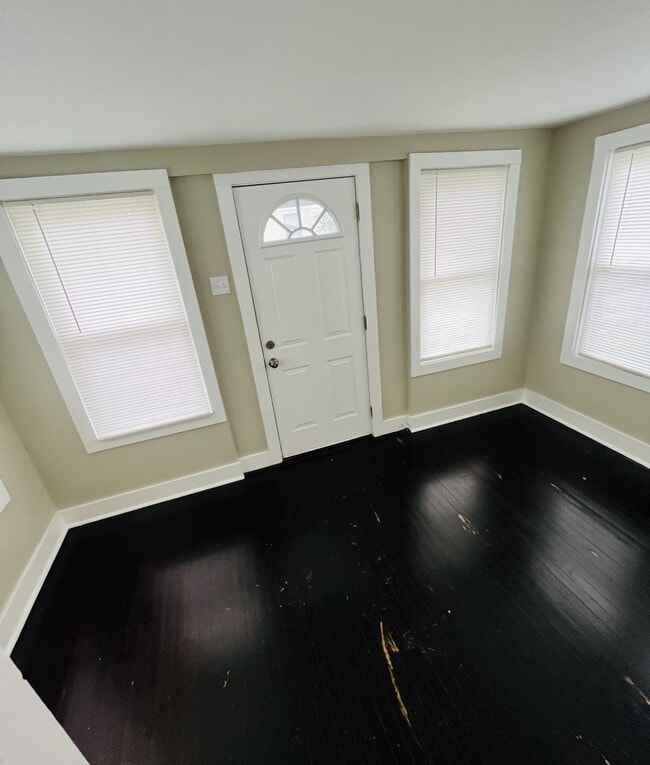 Photo - 321 N East St