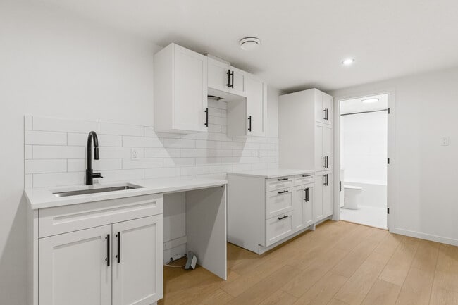 Building Photo - 12127-12193 93 St NW Unit BSMT 12127