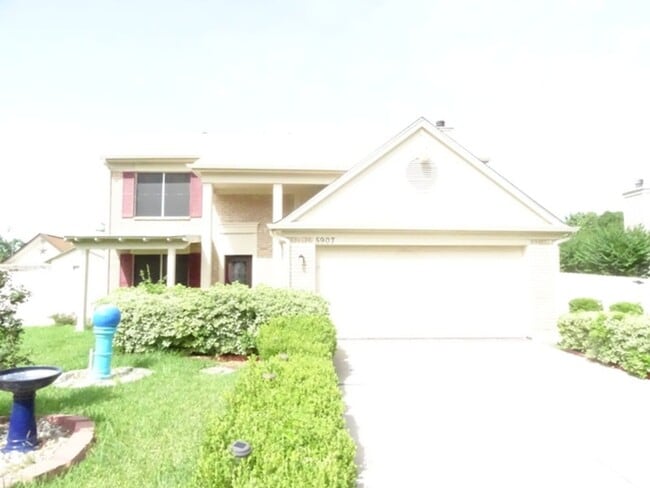 Building Photo - 5907 Deer Lake Dr