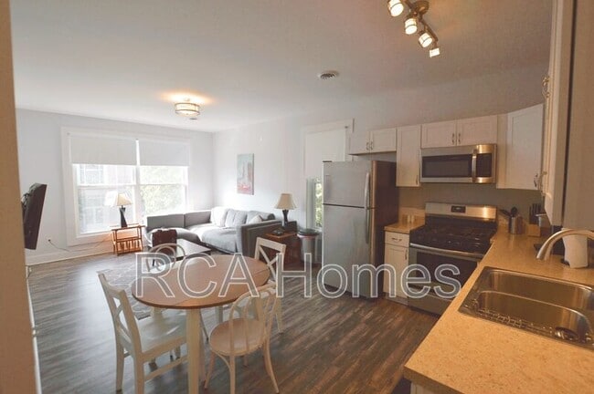 Building Photo - 1112 Pleasant St Unit 3