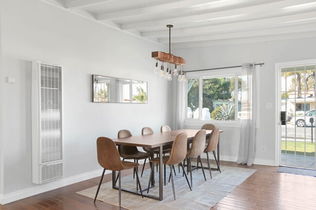 Photo - 1271 Essex St