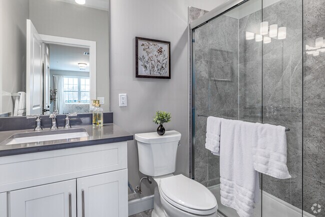 2BR, 2BA - 1,033SF - Primary Bathroom