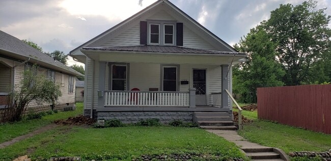 Building Photo - 1319 S 10th St