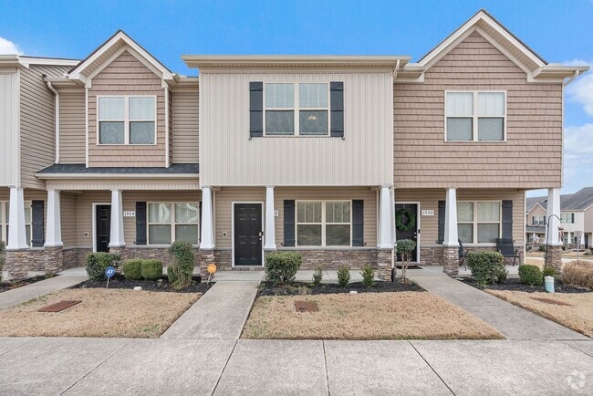 Building Photo - 1702 Sprucedale Dr Rental