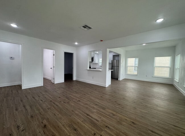 Photo - 1203 W 6th St Casa