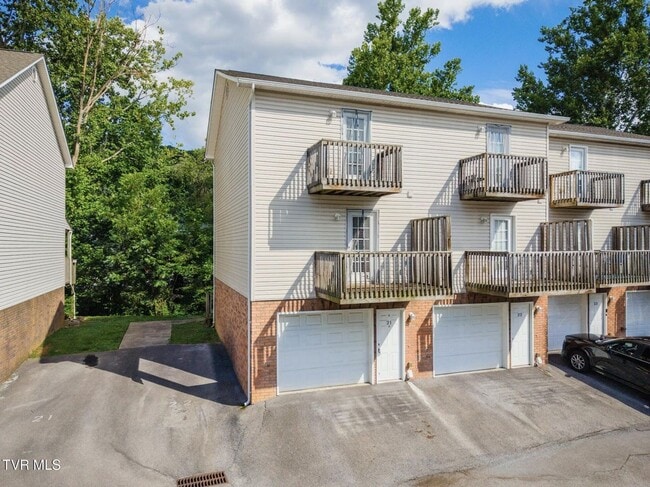 Photo - 2305 S Greenwood Dr