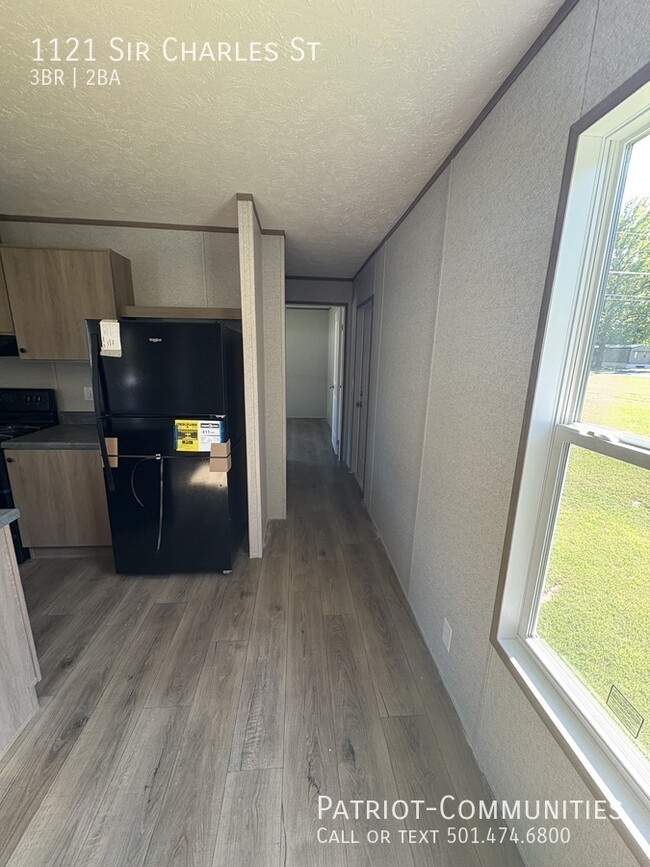 Photo - 1121 Sir Charles St