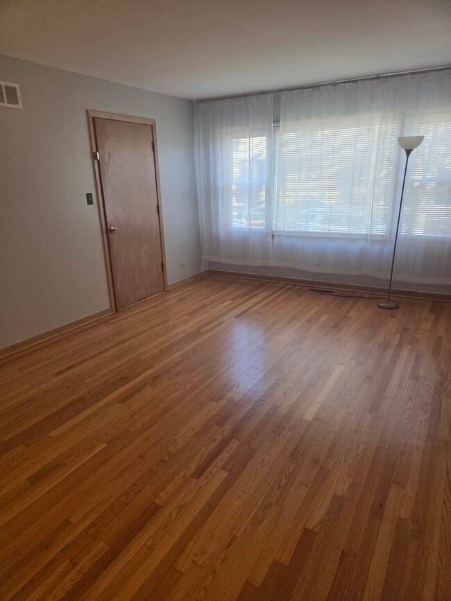 Photo - 5850 N Mulligan Ave Unit 1