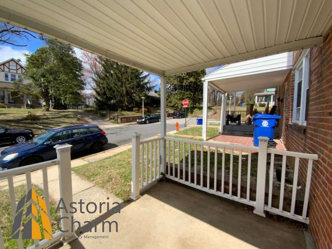 Photo - 3 Bedroom Home with Den and Fenced Yard in Quiet Neighborhood