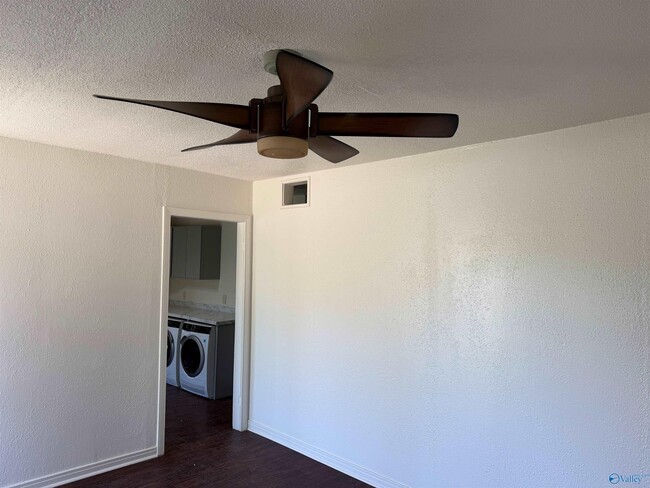 Photo - 500 Curry St NW