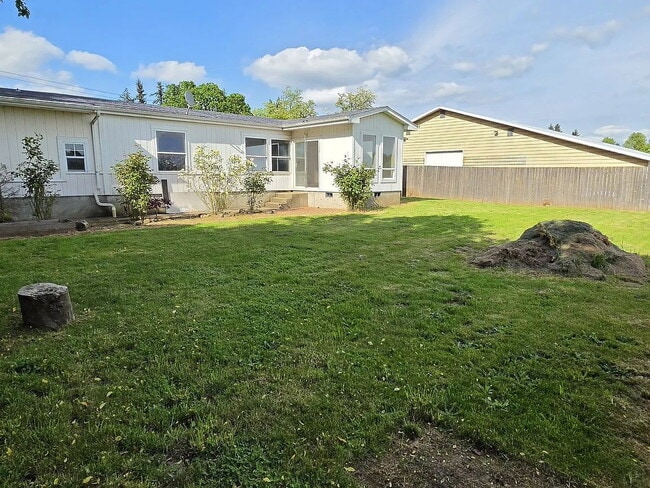 Photo - "Charming 4-Bedroom Retreat with Cozy Fireplace in Woodburn – 1900 Sq Ft of Comfort!"