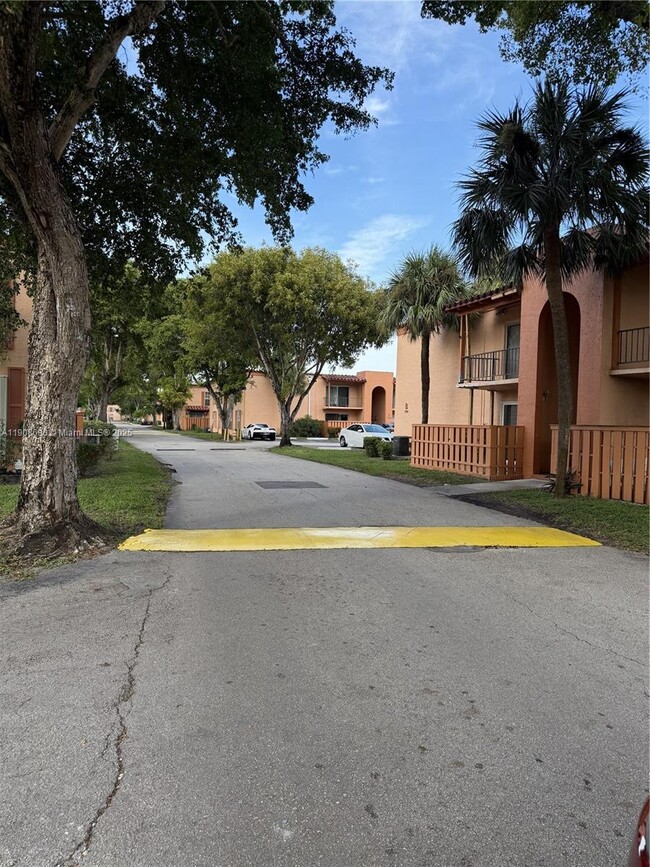 Building Photo - 7230 Fairway Dr Unit F15