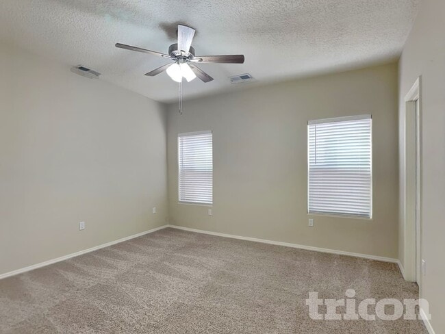 Photo - 981 Firewheel Ave SW